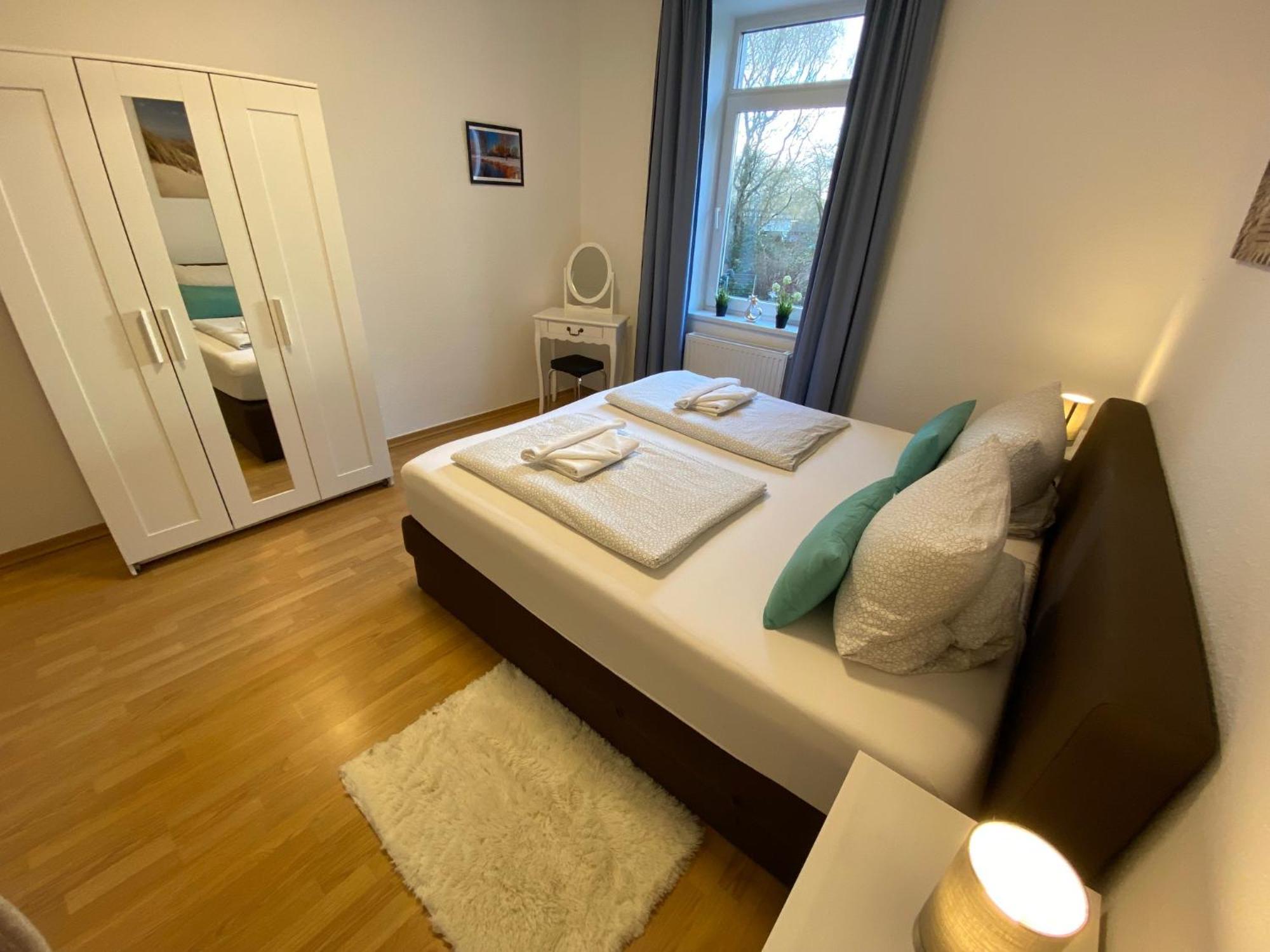 Zur Schleuse - Ferienwohnung Bis 6 Personen Mit Gem Garten Rostock Esterno foto