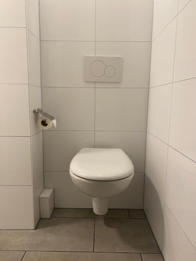 Zur Schleuse - Ferienwohnung Bis 6 Personen Mit Gem Garten Rostock Esterno foto