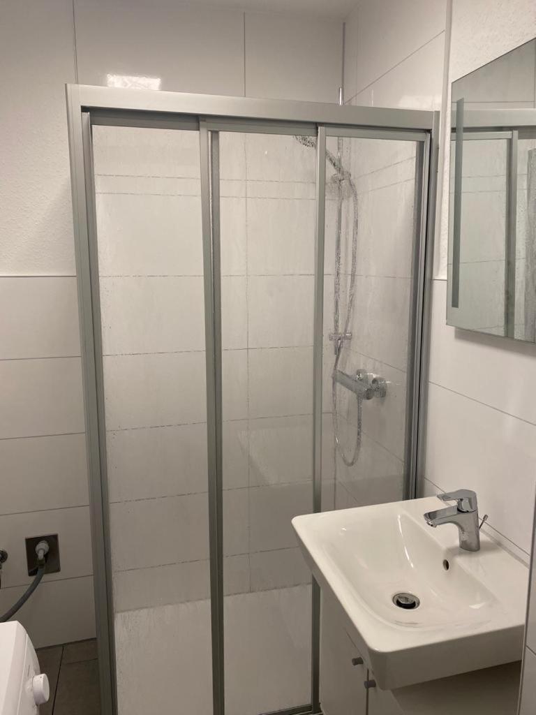 Zur Schleuse - Ferienwohnung Bis 6 Personen Mit Gem Garten Rostock Esterno foto