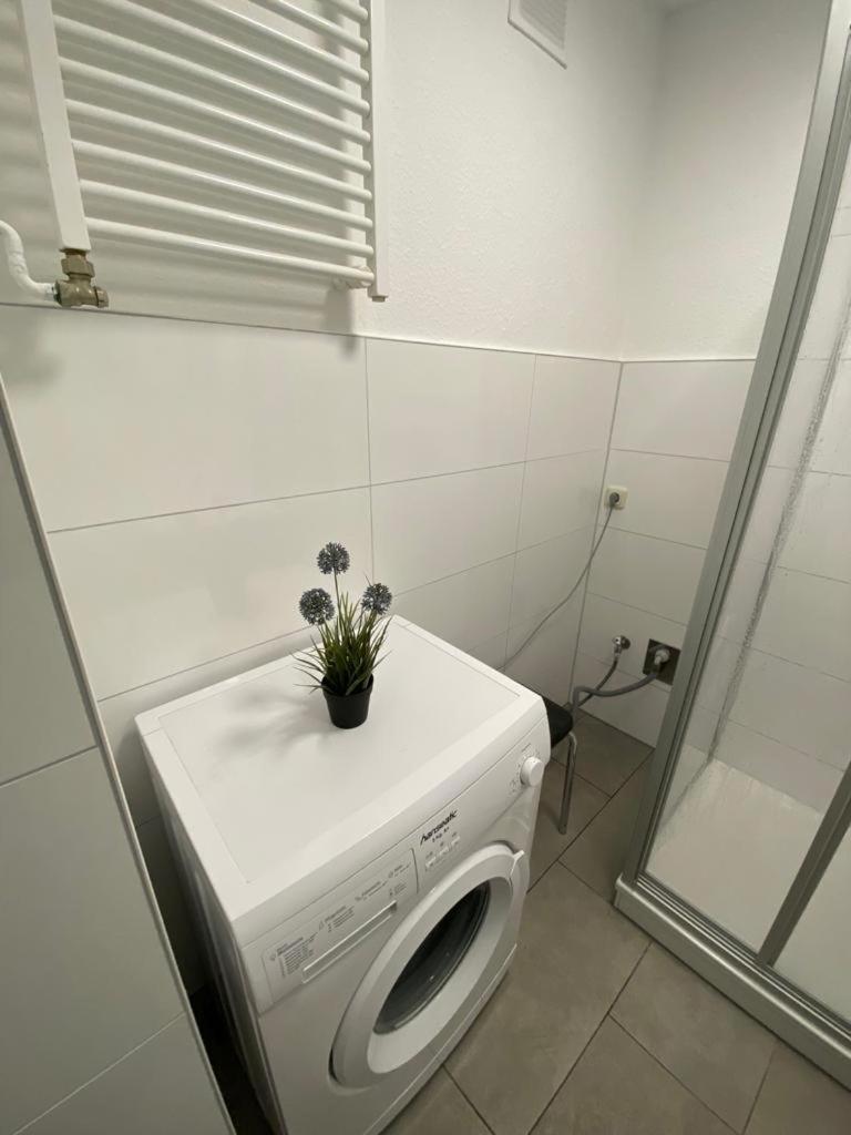 Zur Schleuse - Ferienwohnung Bis 6 Personen Mit Gem Garten Rostock Esterno foto