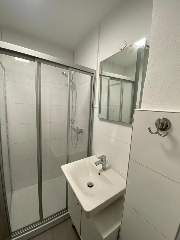 Zur Schleuse - Ferienwohnung Bis 6 Personen Mit Gem Garten Rostock Esterno foto